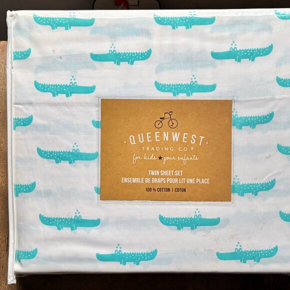 QueenWest Trading Co. Crocodile Cotton TWIN Sheet Set - Hearts Love Alligator - Picture 1 of 4